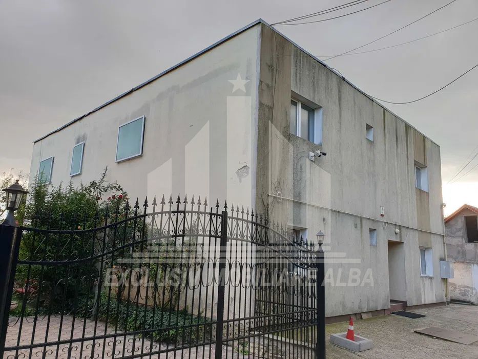 Vila compusa din 7 apartamente, Centru - Poză 2