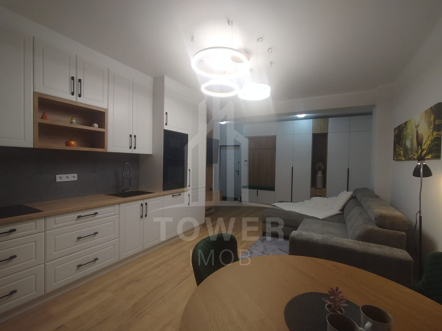 Apartament modern de închiriat, cu balcon și loc de parcare - Poză 1