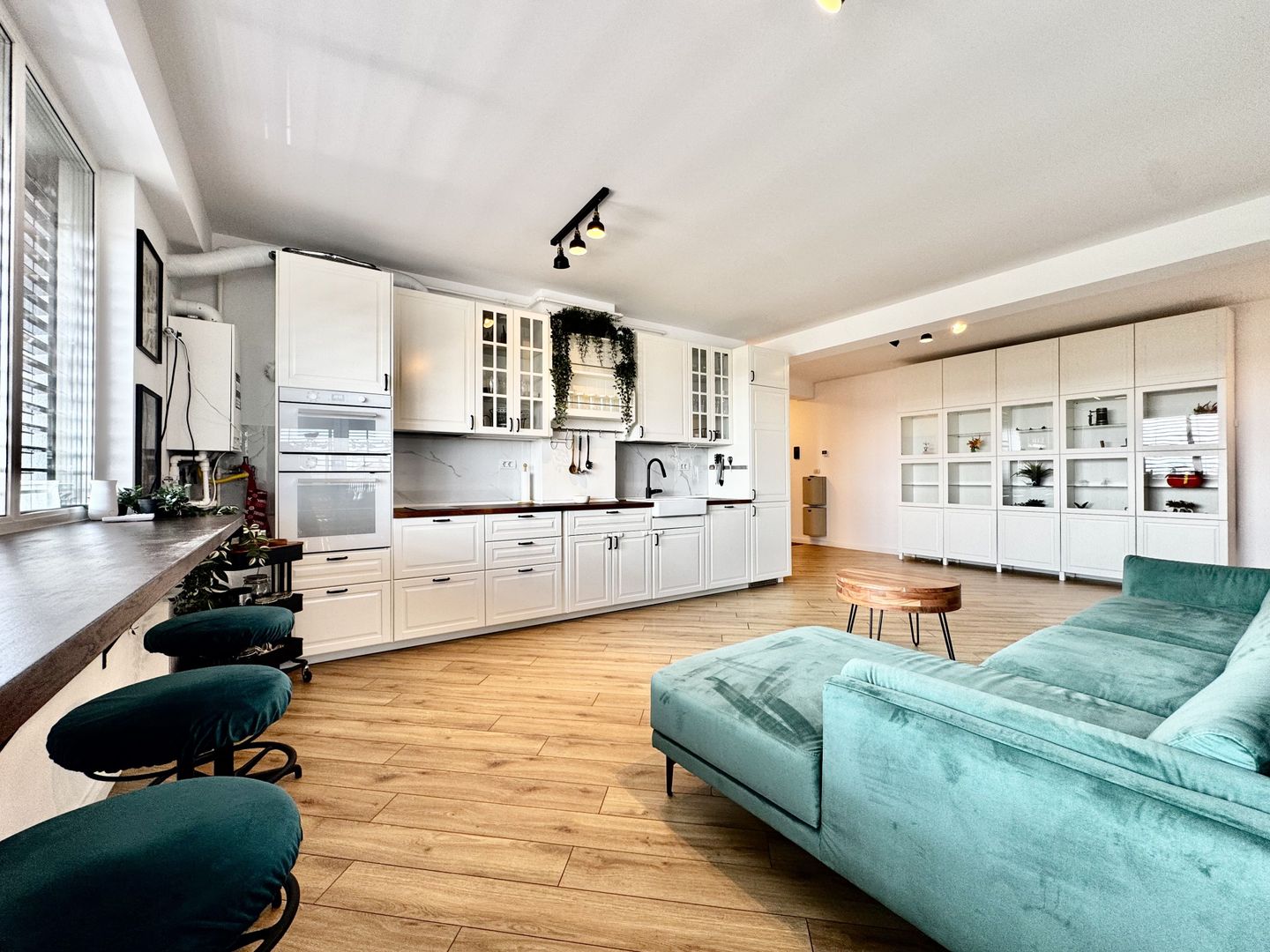 Apartament penthouse, cu terasa generoasă, la intrare in Giroc - Poză 1