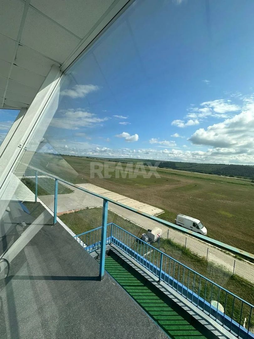 Aerodromul Horesti 24 ha teren + 1400 m2 hangare și 550 m2 cladire administrativa - Poză 20