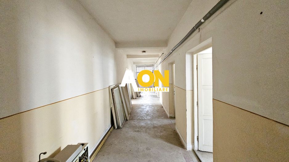 Spațiu Birouri, 180 mp utili, Etaj 1, Ampoi 3, cu 9 Incăperi + 2 Băi - Poză 1