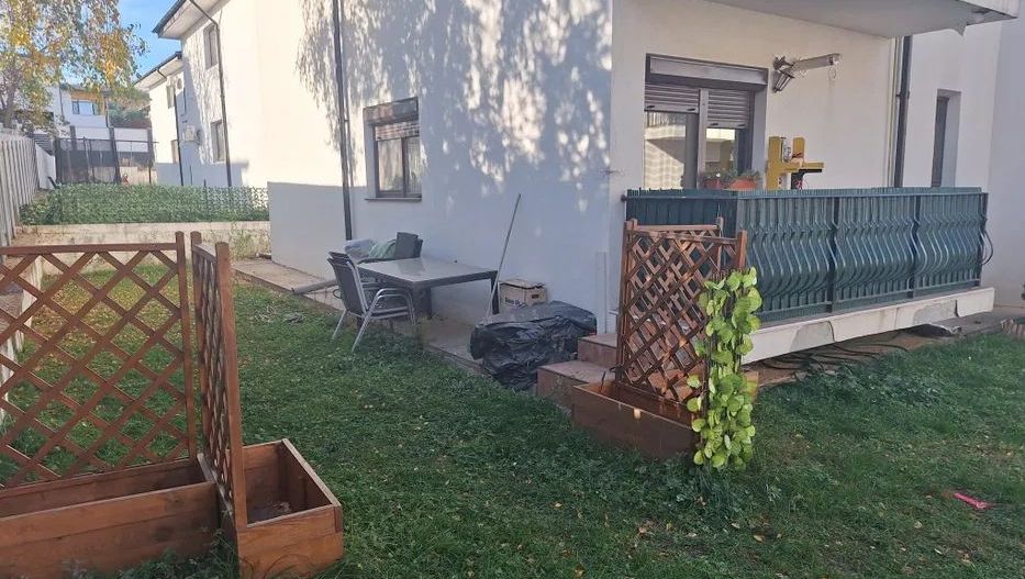 Apartament 3 camere Dec 60 mp mobilat cu gradina Bucium 100000 euro - Poză 7