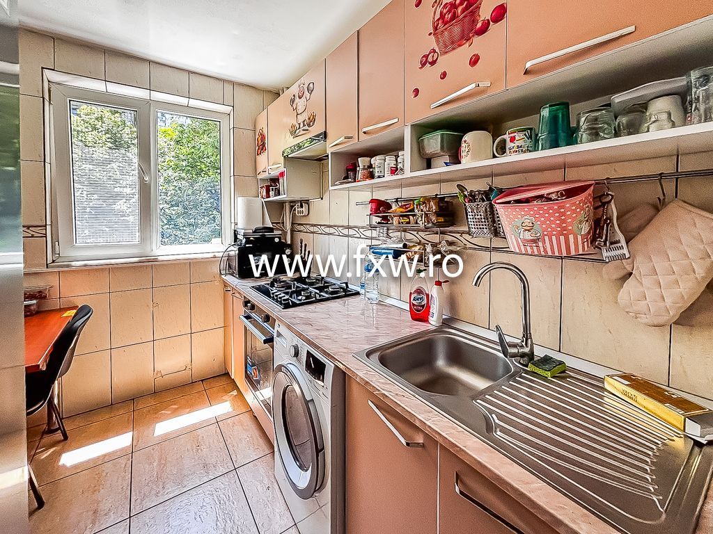 Apartament 3 camere semidecomandat, mobilat și utilat modern - Poză 4