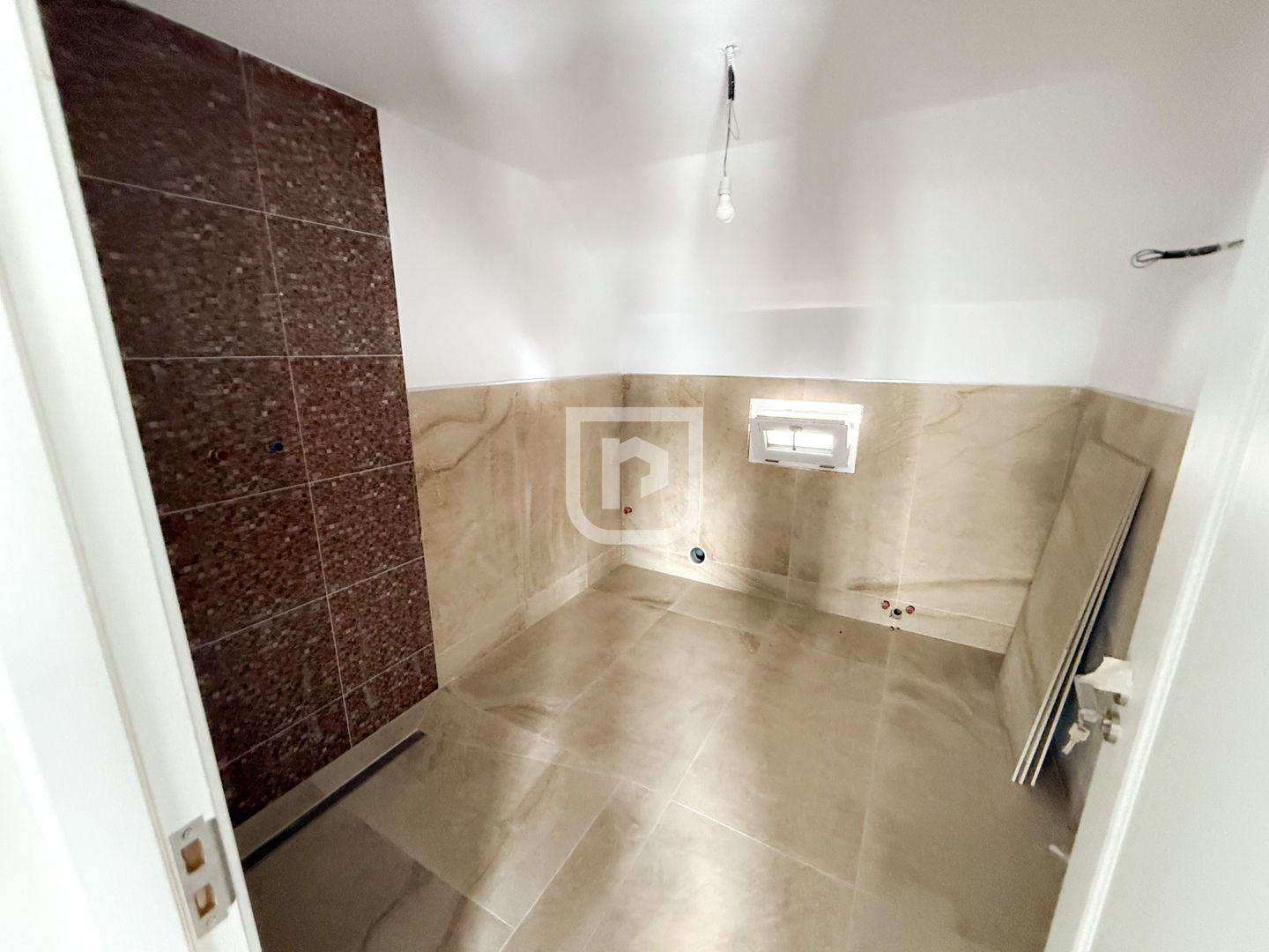 Casă S+P+E, 320 mp utili, teren 2.650 mp – zona Aurel Vlaicu, Suceava - Poză 7