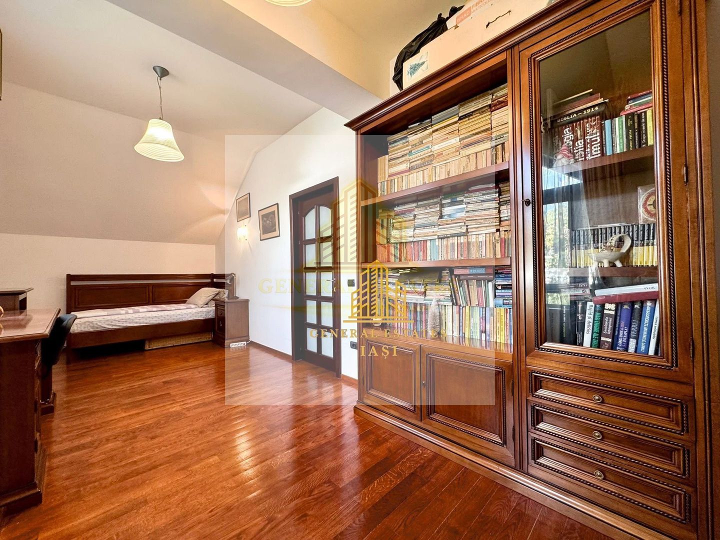 Vânzare Casă în Bucium cu Priveliște Panoramică - Poză 17