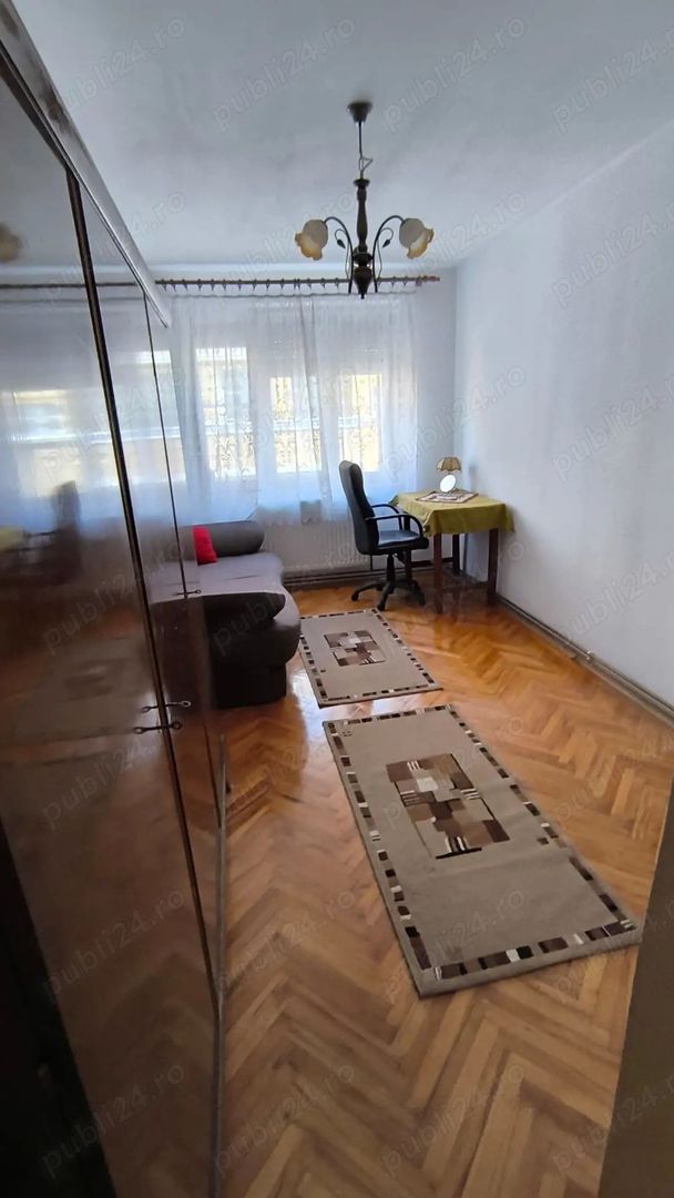 Vând apartament doua camere decomandate zona centrala - Poză 1