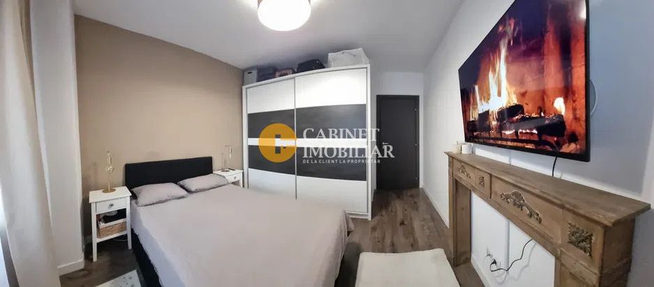 Apartament cu 3 camere, ETAJ INTERMEDIAR, 81 MP, CU PARCARE SUBTERANA INCLUSĂ - Poză 4