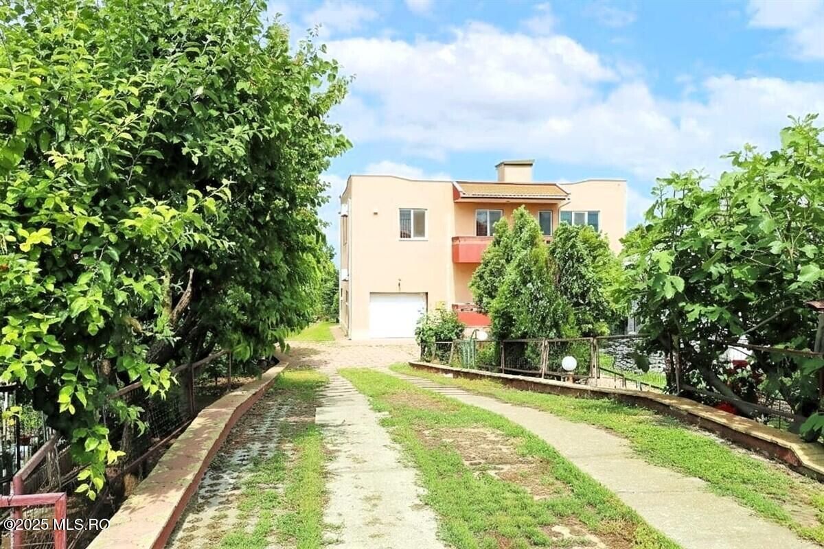 Ovidiu - Str. Nationala, Vila P+1E, teren 1094 mp, vedere la lac! - Poză 1