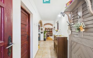 Casă cu 6 camere pe teren de 2029 mp – Miniş - Poză 9