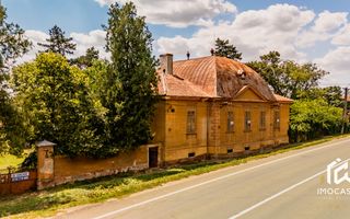 Vila Conac boieresc contelui Fabia 1920 de vânzare Păuliș Arad 2,4 ha - Poză 2