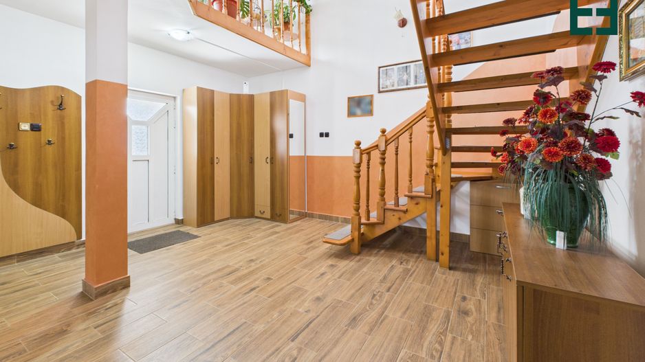 Casă tip Duplex cu 8 camere  - Zona Bujac - Arad - Poză 6