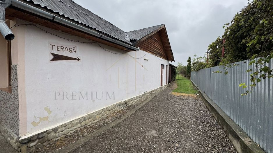 Casa + Spațiu comercial de vânzare în Onesti - Poză 19