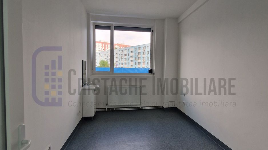Spatiu comercial renovat si amenajat pentru a fi folosit ca o clinica medicala - Poză 12