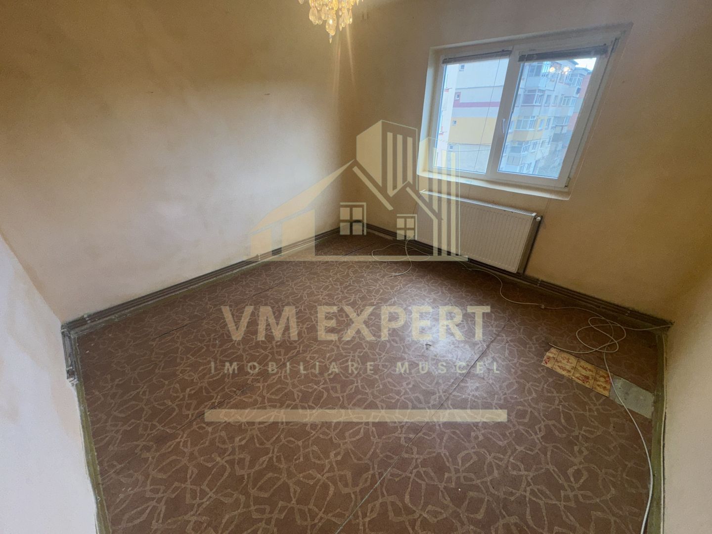APARTAMENT 3 CAMERE ETAJ 2 GRUI  CAMPULUNG - Poză 2