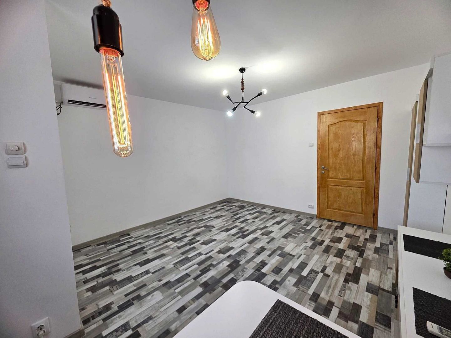 GARSONIERA  COCHETA METROU ZONA IANCULUI - Poză 1