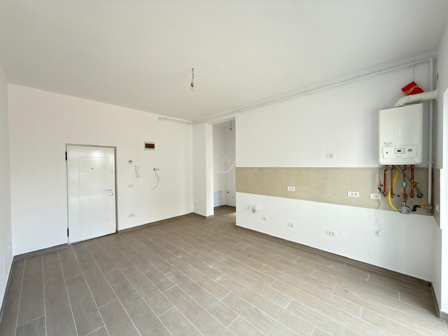 Etaj intermediar. Finisaje calitative. Loc de parcare. - Poză 2