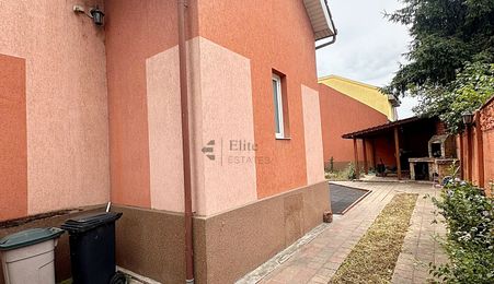 Casa cu 6 camere de vanzare in Rogerius/Stadion