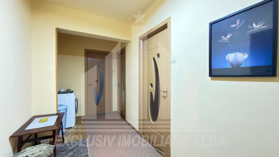 Apartament cu 3 camere | 2 bai | 64 mp | Cetate - Mercur - Poză 3