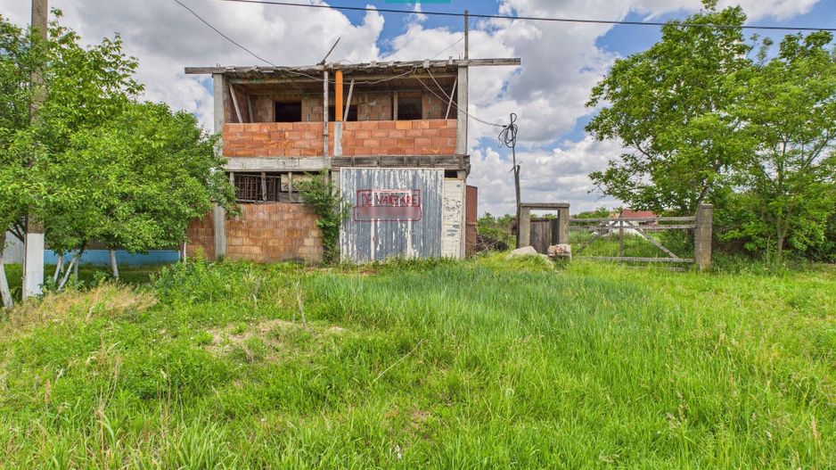 Casă mare, la rosu cu teren generos în Șimand - Poză 1