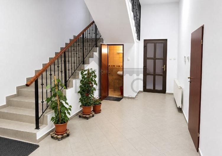 PRIMA ÎNCHIRIERE - Spațiu Comercial Ultracentral de 90mp - Poză 4