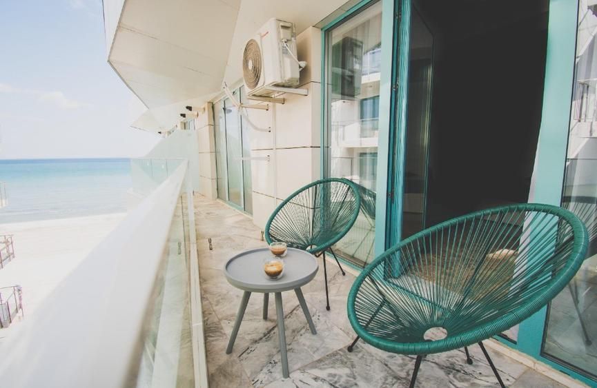 Studiou în prima linie la mare, cu vedere directă la mare - Poză 1