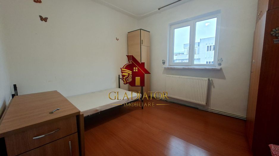 Apartament 3 camere, decomandat, Alexandru cel Bun, et 8 din 10, liber - Poză 2
