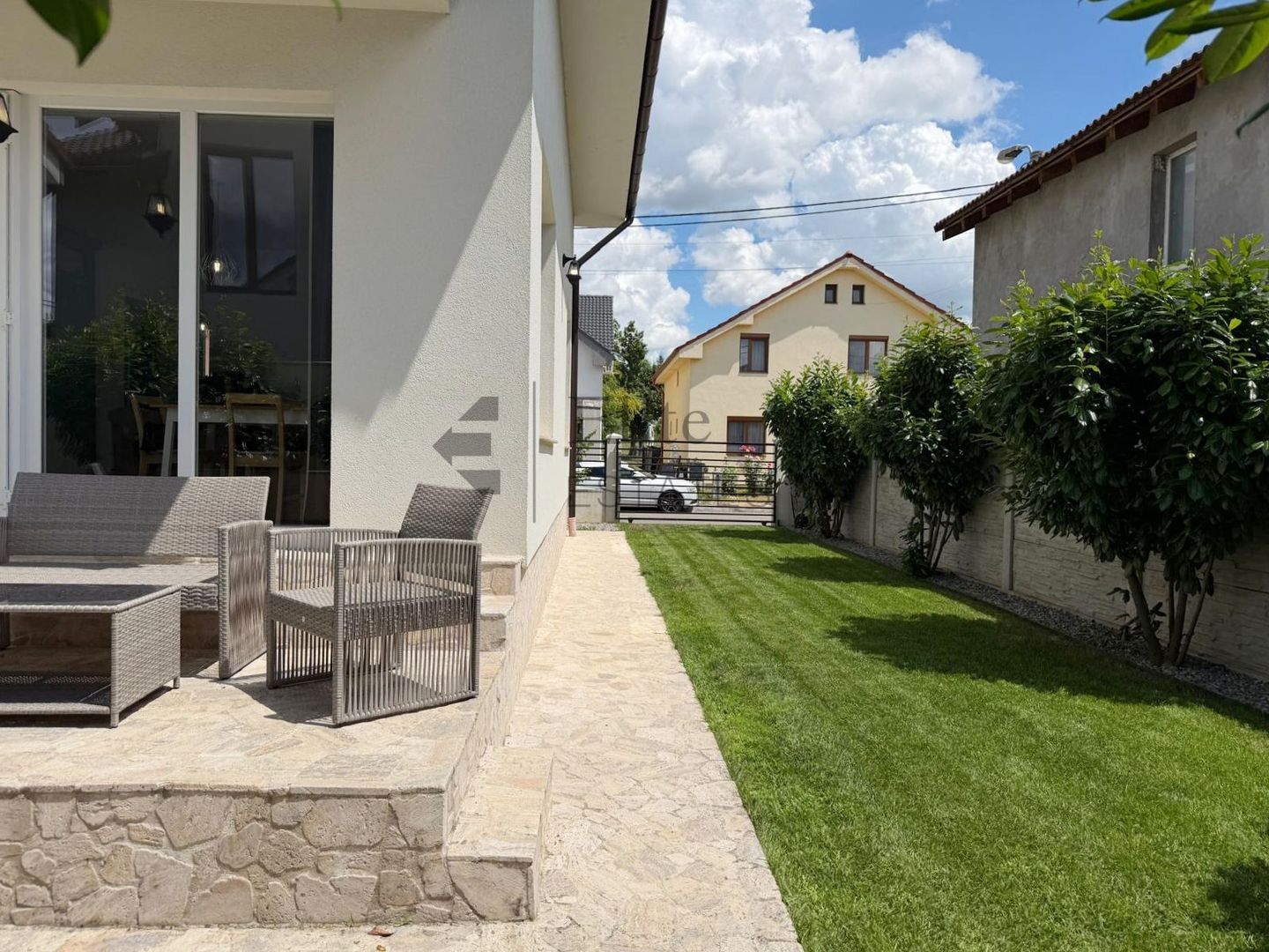 Casa cu 5 camere in Cartierul Tineretului | Prima inchirere - Poză 17