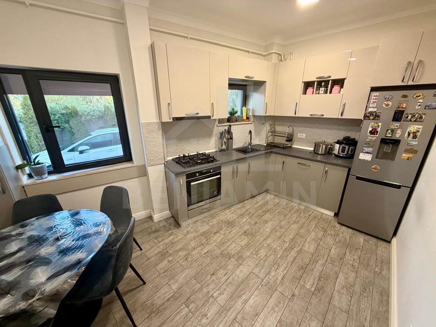 Apartament decomandat deosebit 3 camere 2 bai bloc 2020 cu parcare - Poză 4