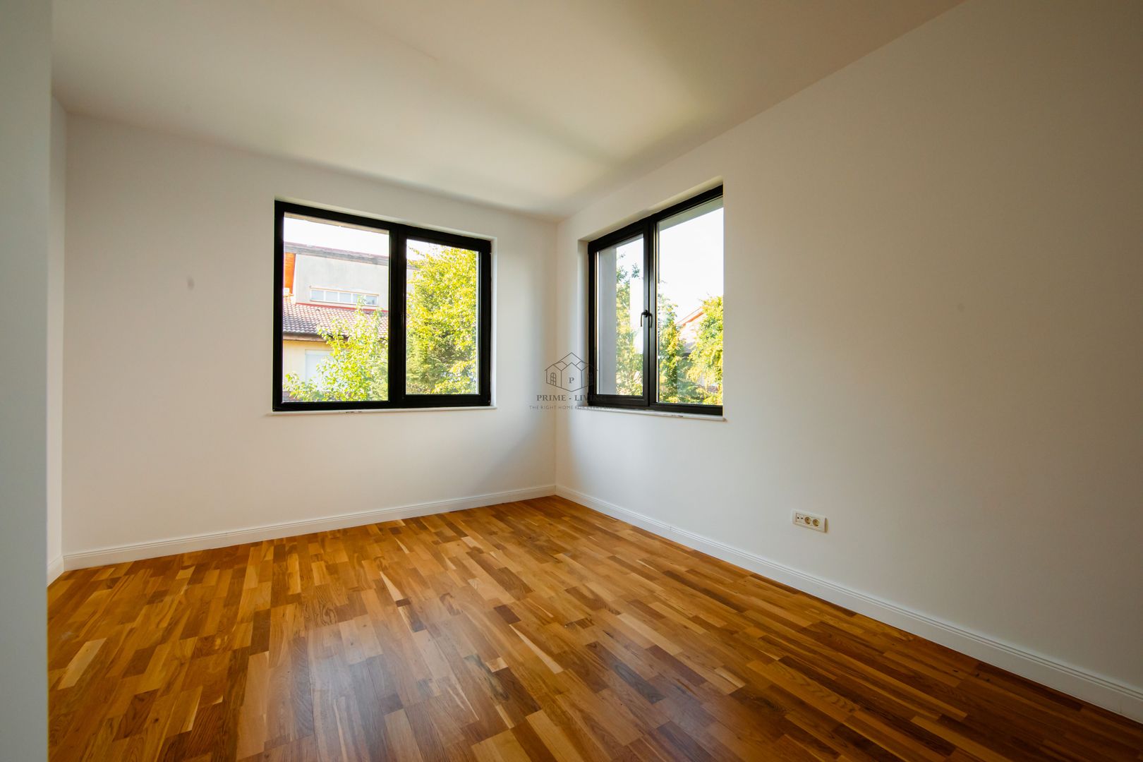 VILA SUPERBĂ CU 4 DORMITOAARE ȘI PISCINA LA INCHIRIERE - Poză 29