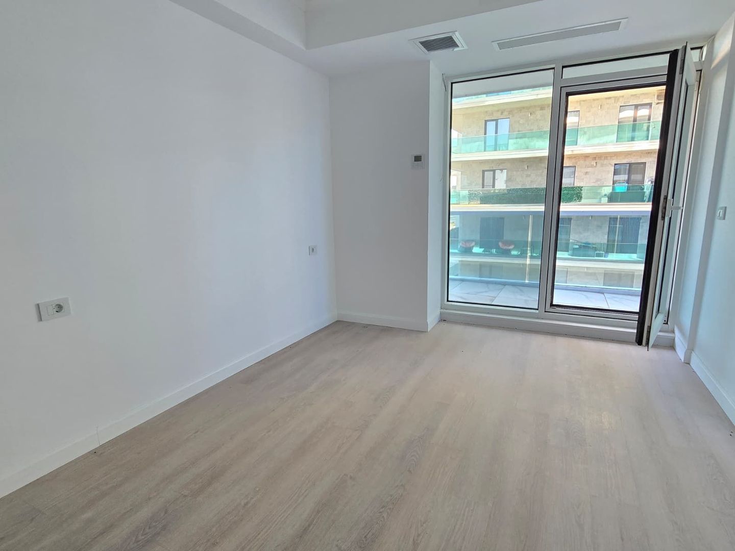 Nou pe piață! Apartament 3 camere–White Titanic Mamaia | Vedere directă la mare - Poză 4