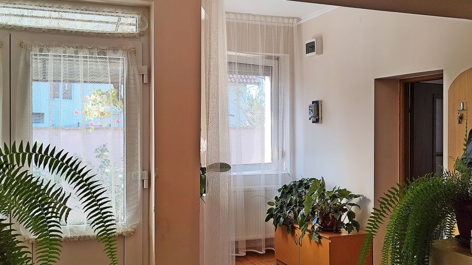 Casa de vanzare, teren mare, intrare auto - Sacadat, Bihor - Poză 1