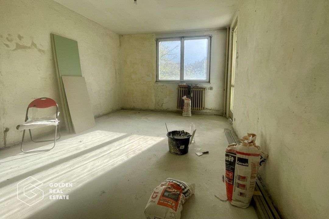 Apartament 3 camere, 2 bai, 2 balcoane, pregatit pentru renovare,  Zona Titan - Poză 1