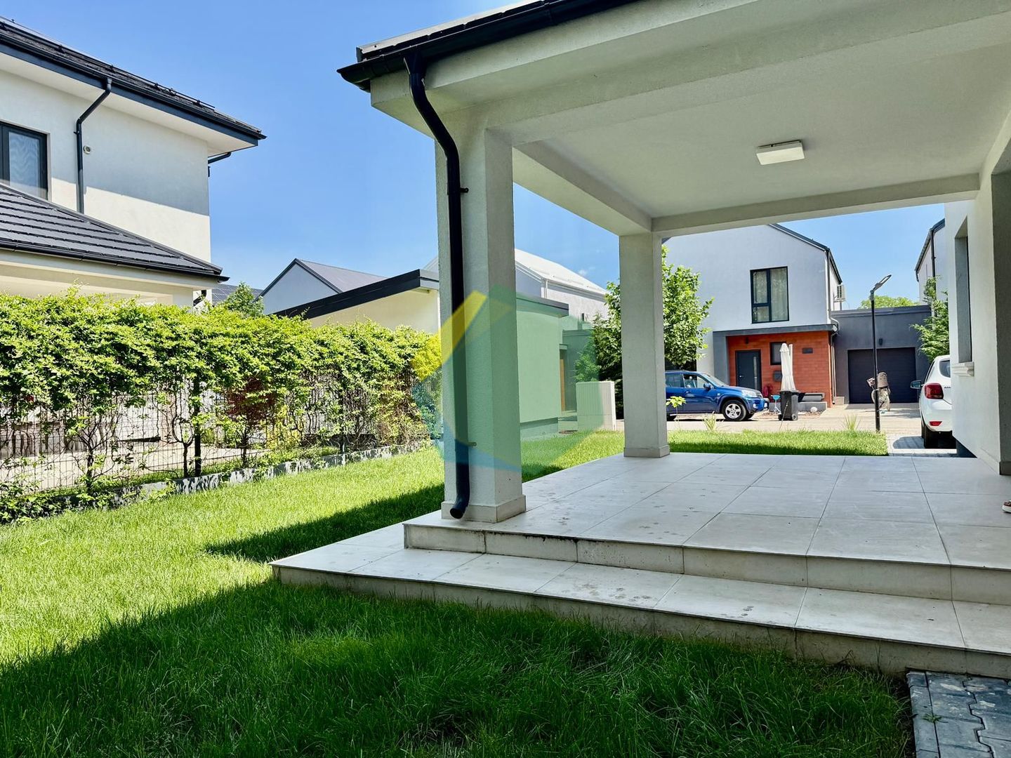 Vilă Premium în Corbeanca | Terasă Spațioasă & Curte Amenajată - Poză 3