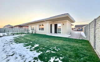Duplex modern cu grădină, la intrare în Moșnița Nouă - Poză 25