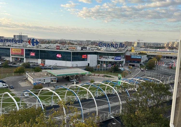 Apartament 3 camere decomandate - Poză 1