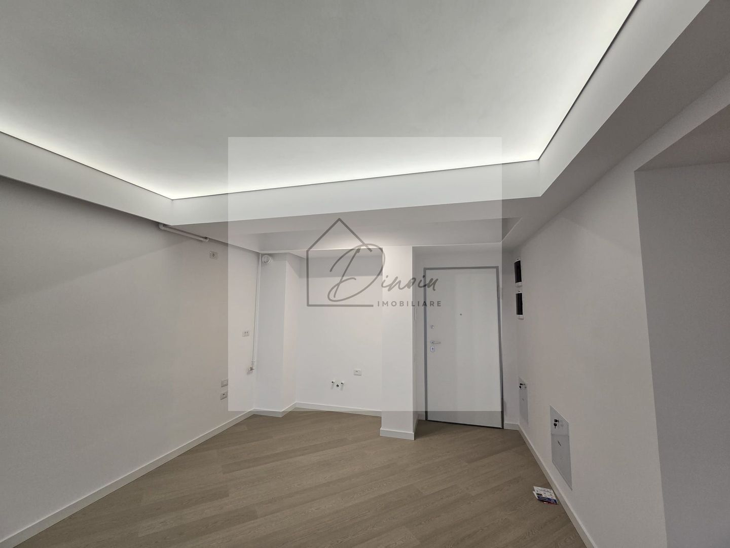 Apartament 2 camere NEMOBILAT vedere Promenada Cortina North - Poză 1