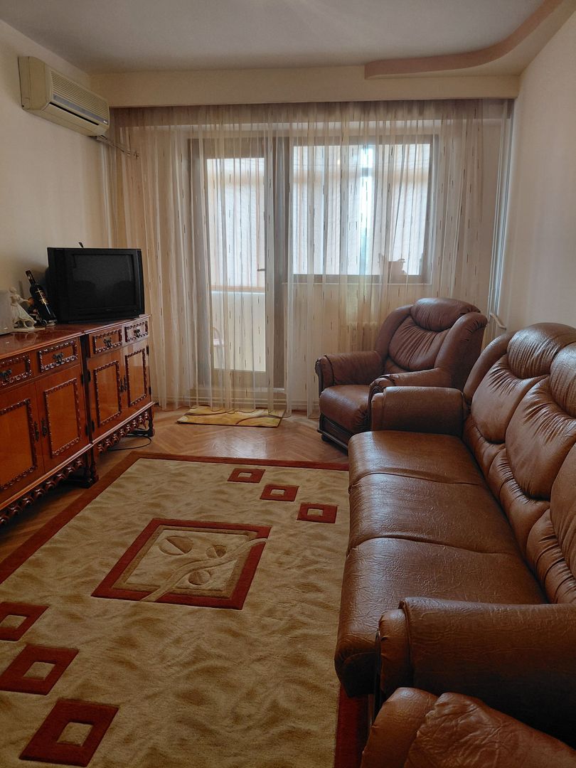Apartament 3 camere dec,Micro 21,et 3,2 bai,2 balcoane - Poză 2