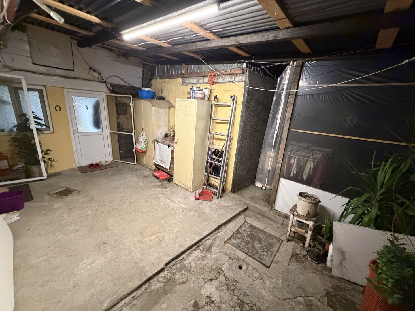 Casa cu 2 corpuri, acces auto, curte – Republica / Industriilor - Poză 5