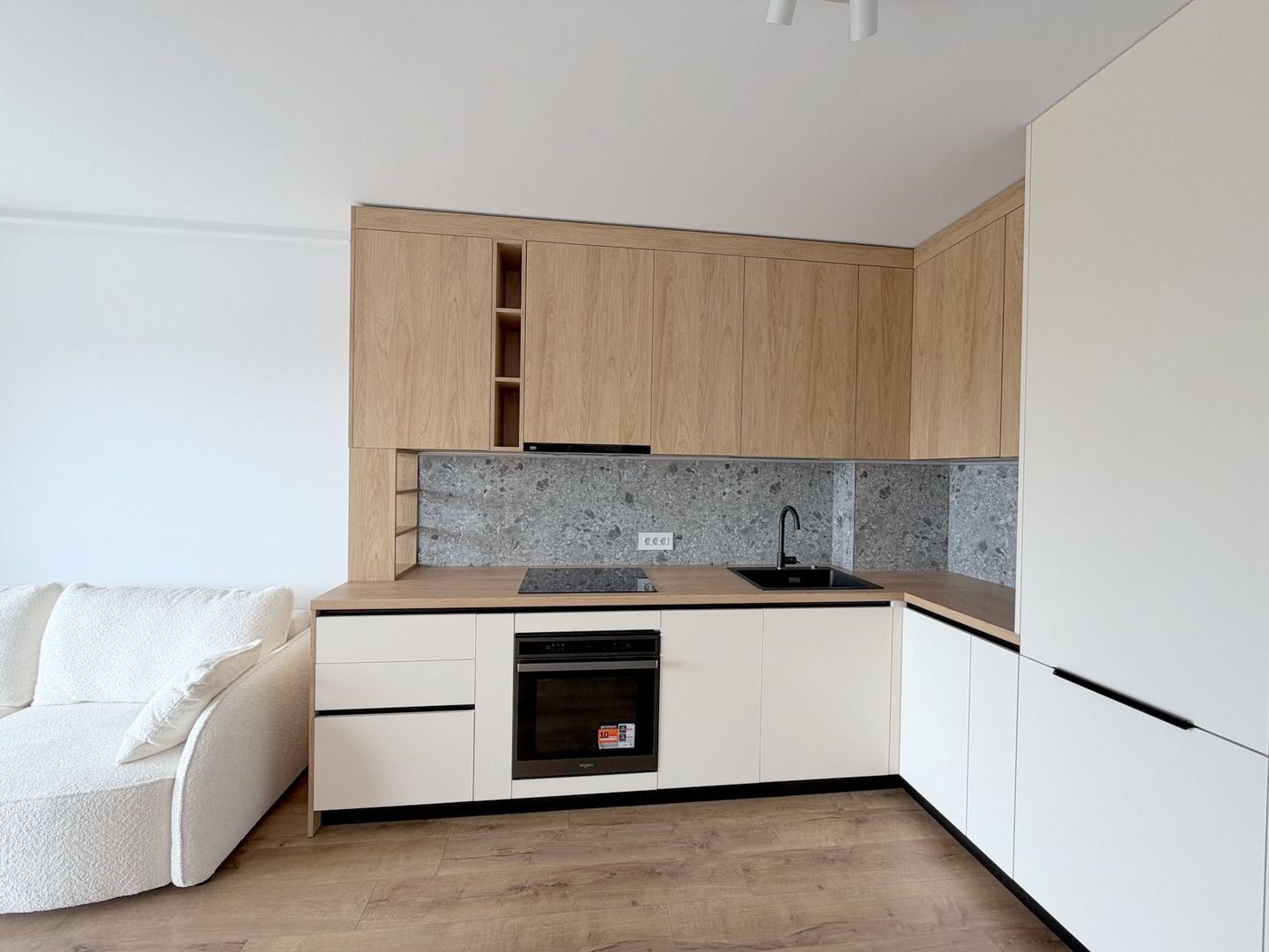 Studio mobilat si utilat | terasa 10 mp | Prima Vista Pipera-Barbu Vacarescu - Poză 3