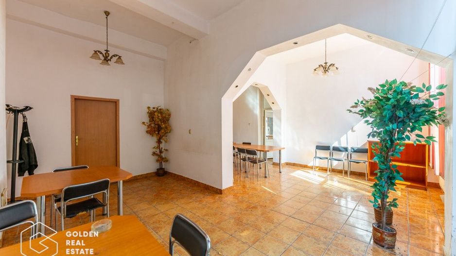 Cladire cu 24 camere, langa Castelul Regal Savarsin - Poză 24