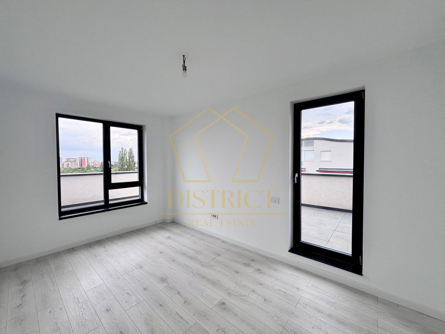 Apartament cu 3 camere si terasa de 61 mp | Torontalului - Poză 5