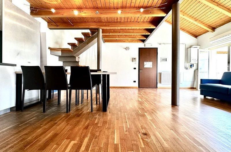 Apartament în Piața Unirii - renovat - mobilat și utilat - Poză 1