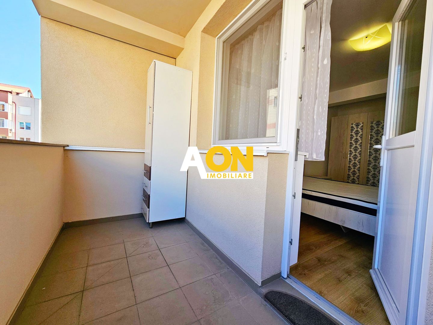 Penthouse ultracentral pe două niveluri, panouri solare, terasă, boxă - Poză 2