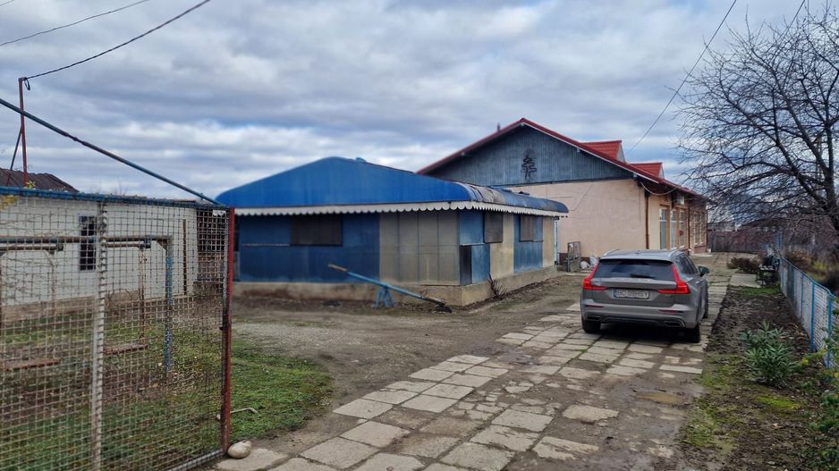 Se oferă spre vânzare / închiriere clădire cu spațiu comercial - Poză 22