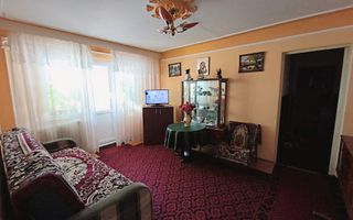 De Închiriat: Apartament 3 Camere, Zonă Liniștită, Mobilat și Utilat - Poză 1