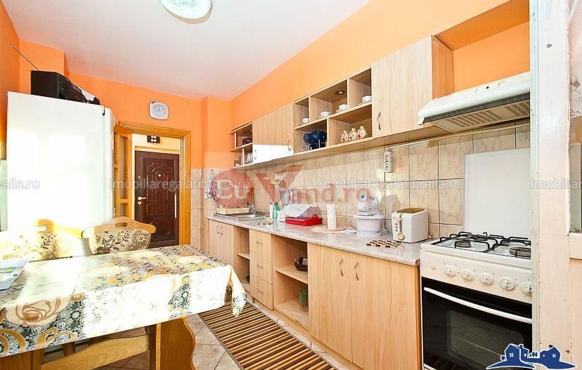 De inchiriat apartament cu 2 camere, Piata Centrala, 345 euro - Poză 2