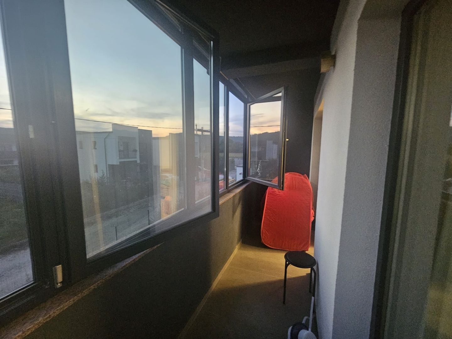 Vilă modernă, nouă, de închiriat în Micești, între Pitești și Mioveni - Poză 9