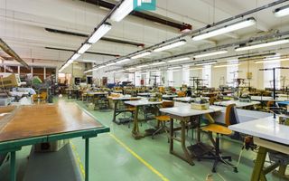 Spațiu industrial cu platformă betonată și teren - Poză 4