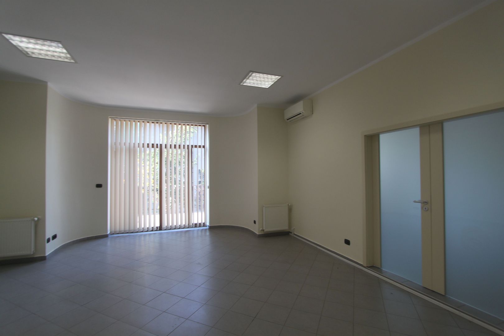 Birouri în vila - zona Balcescu - Poză 24