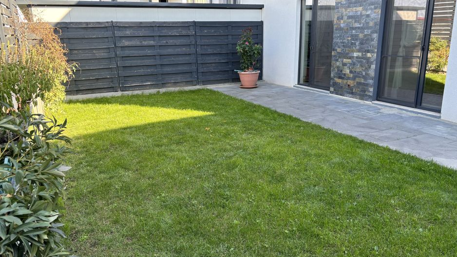 Casa cu Gradina in  Europa, cu 2 Parcari - Poză 1